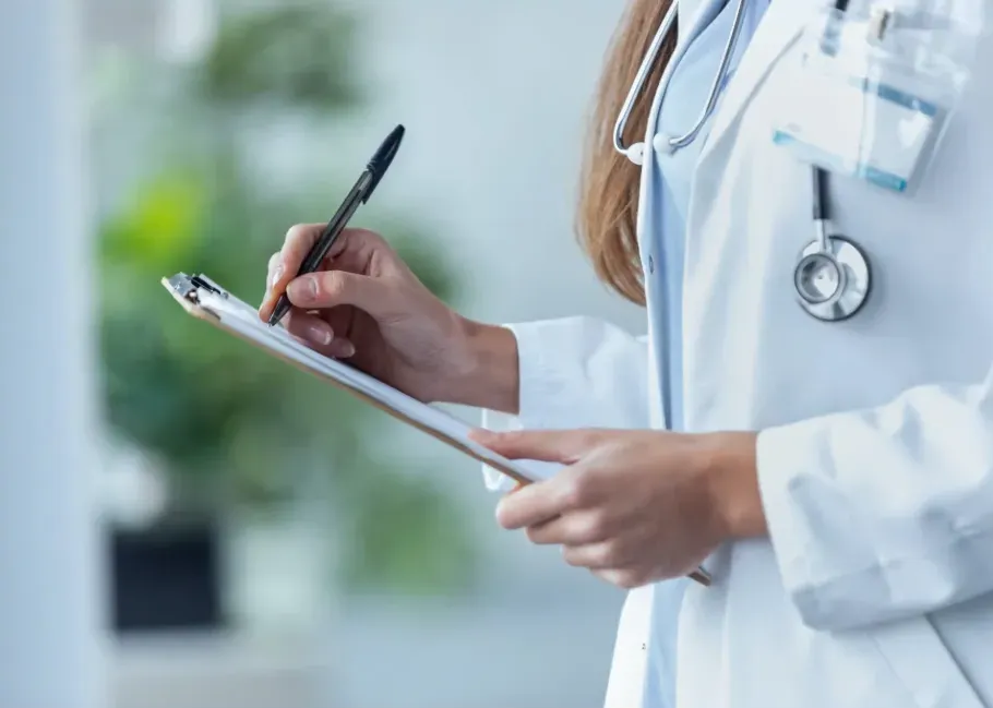 Médico en consulta de atención primaria