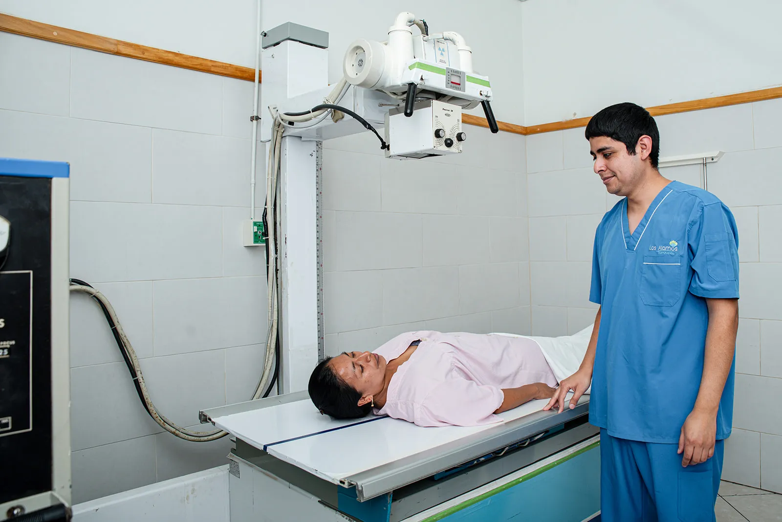 Examen radiológico en Hospital Los Álamos
